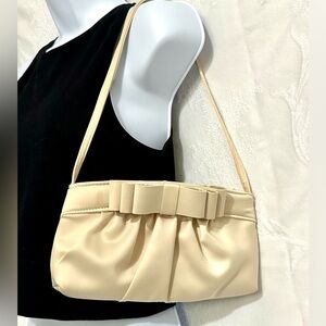 Elegant Gold Shoulder Bag with Pleated Design